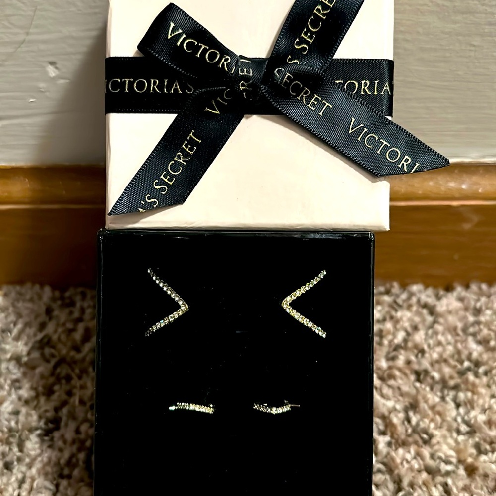 Victoria Secret One Size Earrings & Bracelet